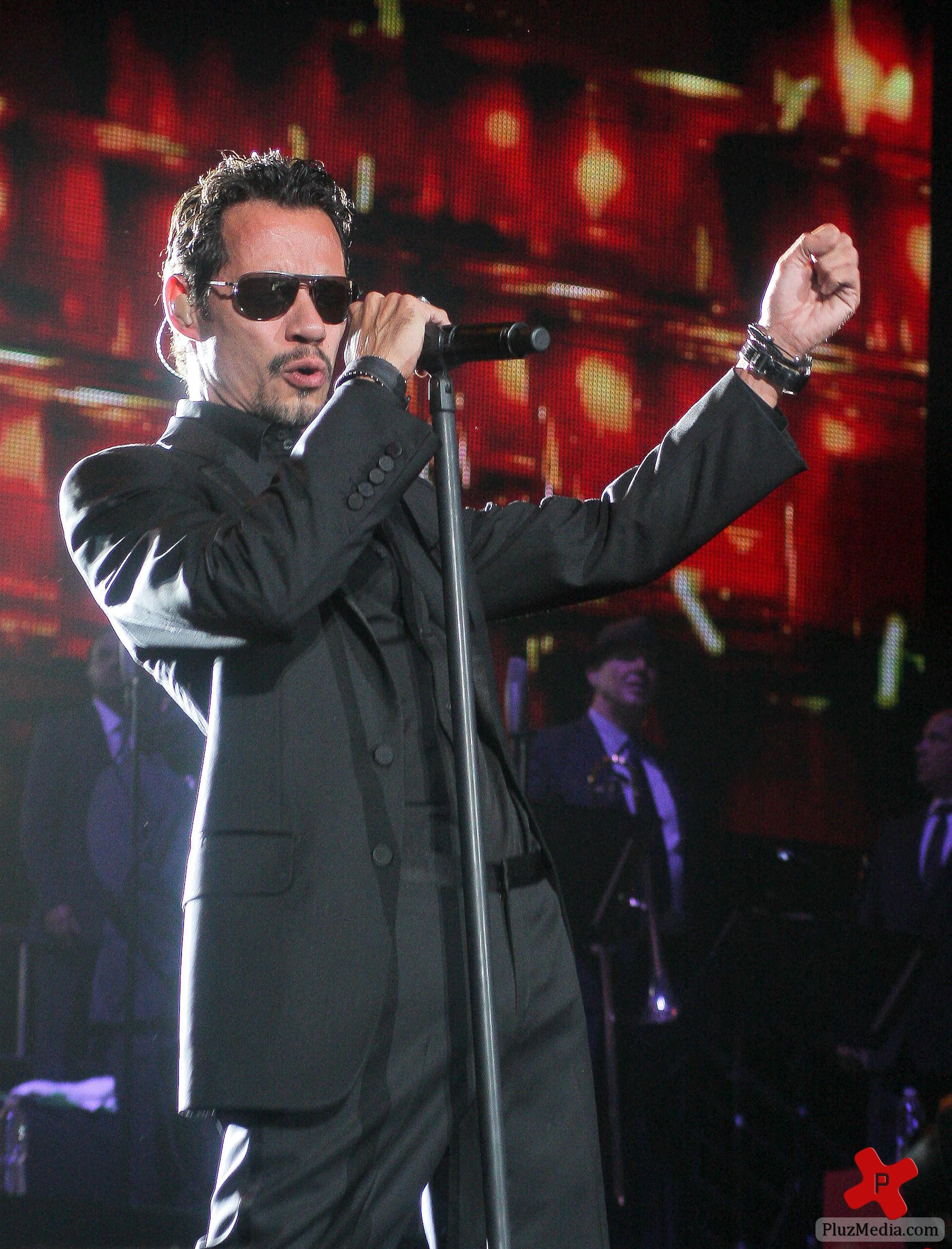 Marc Anthony performing live at the American Airlines Arena photos | Picture 79099